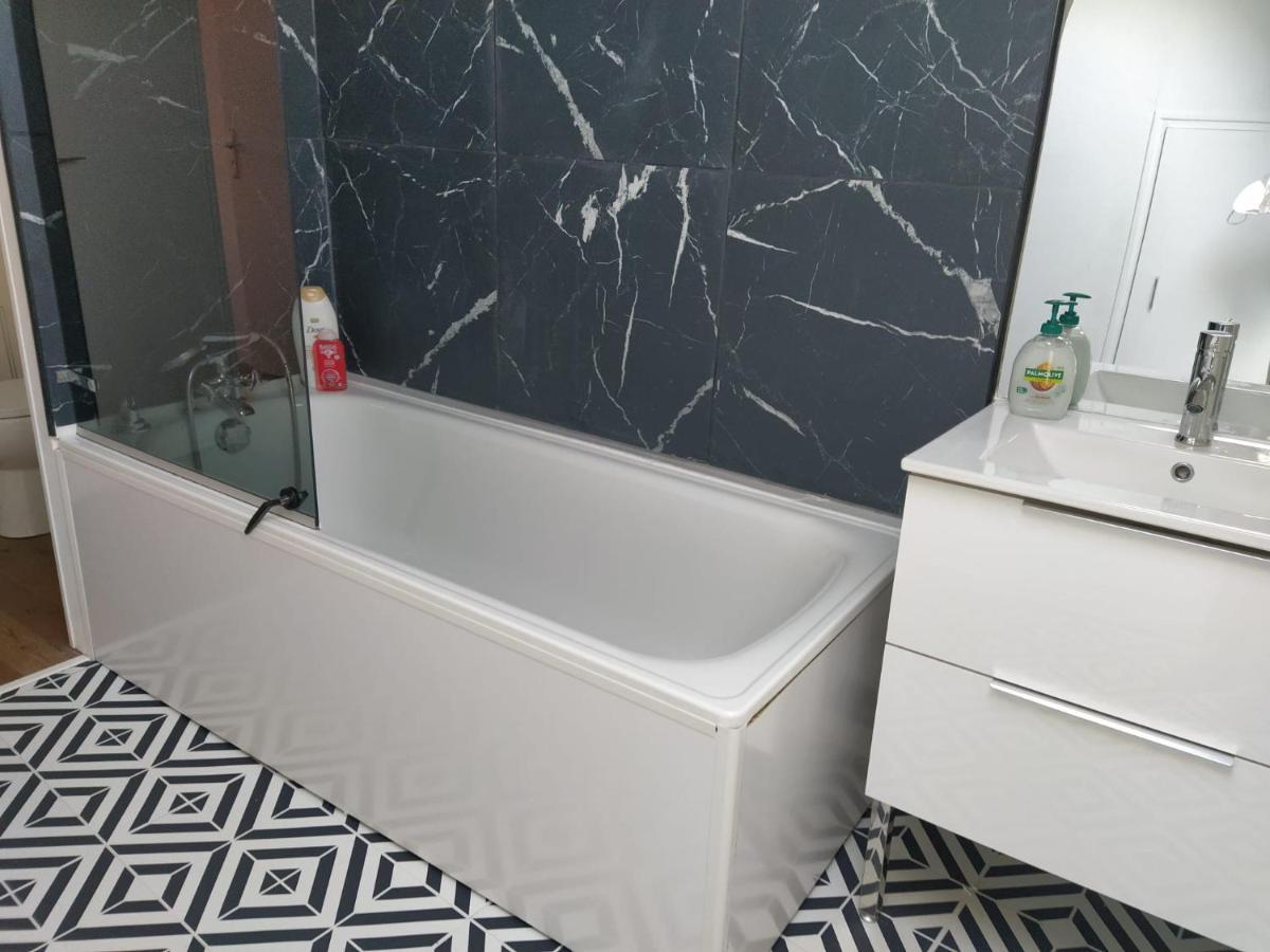 Le Nid Normand Avec Terrasse - Stationnement Facile Et Gratuit - 5 Min Seine Apartment Deville-les-Rouen Bagian luar foto